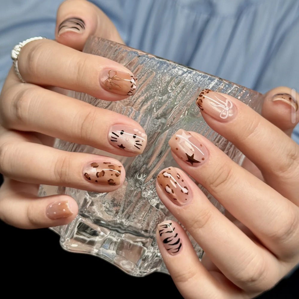 Stylish animal motif artificial nails Kalsten