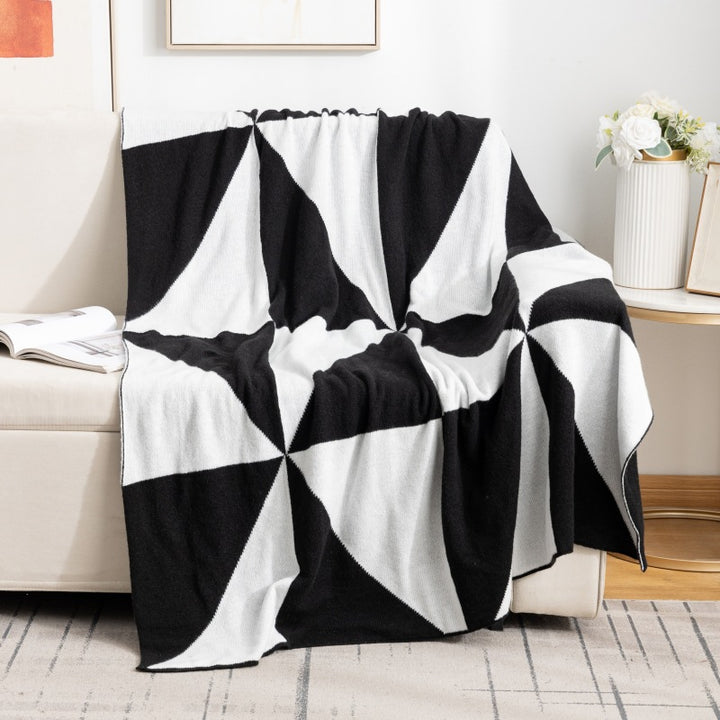 Geometric Pattern Throw Blanket