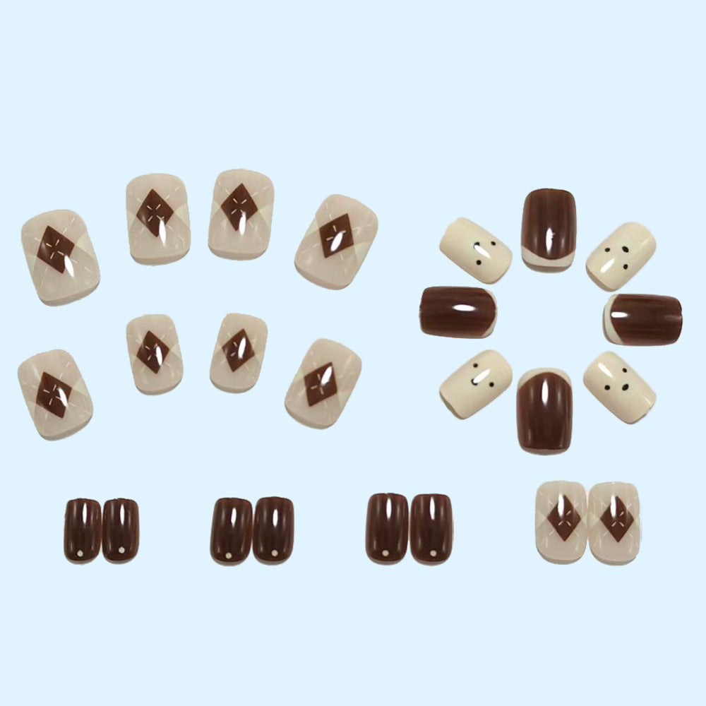 Creative press-on nails in elegant bear design Kalsten