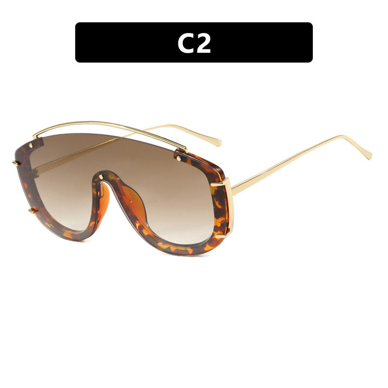 Women's masculine sunglasses with fashionable gradients and golden details Kalsten