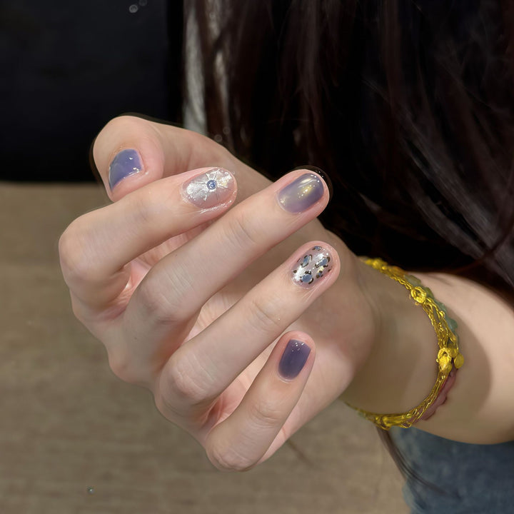 Glamorous artificial nails with elegant glitter elements Kalsten