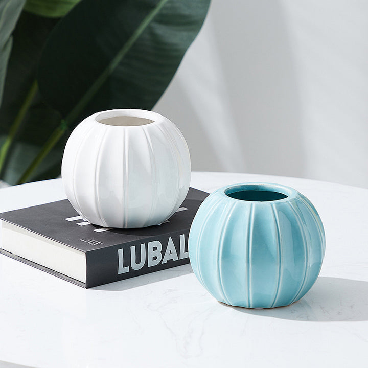 Decorative ceramic vase with modern ribbed design Kalsten