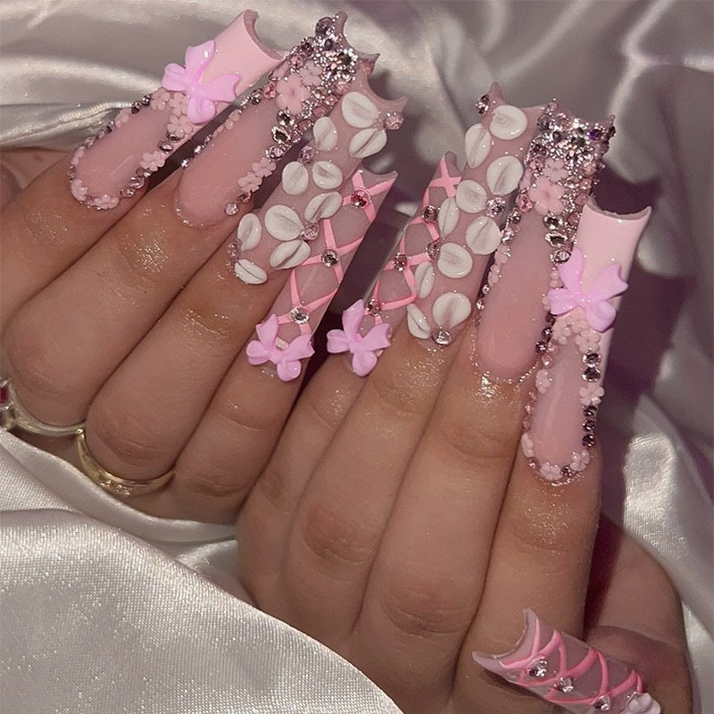 Artificial Nail Art Set with playful flower design and glittering accents Kalsten
