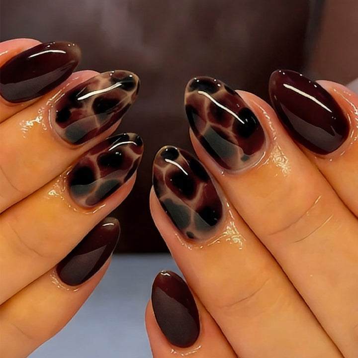 Nail set with elegant, modern leopard pattern Kalsten