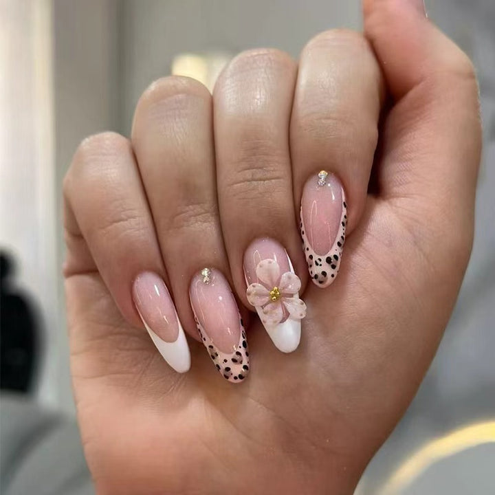 Elegant Floral-Accent Press-On Nails Kalsten