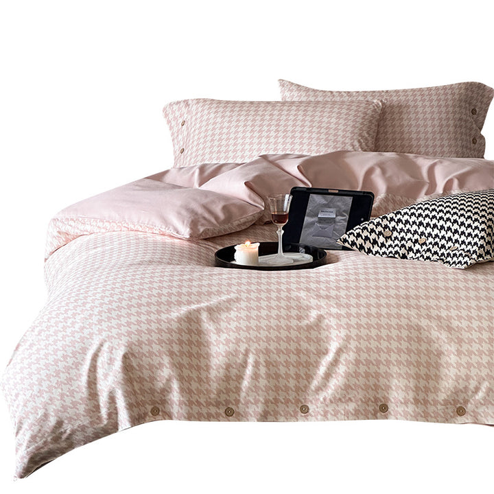 Houndstooth bedding set with reversible duvet cover and fine cotton blend