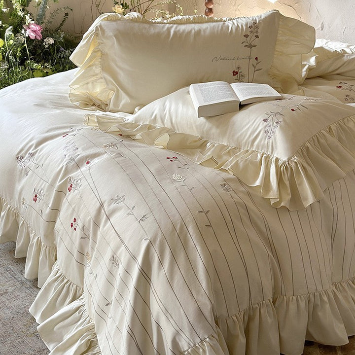 Cotton-linen bed set with embroidered meadow motif & ruffled bed skirt
