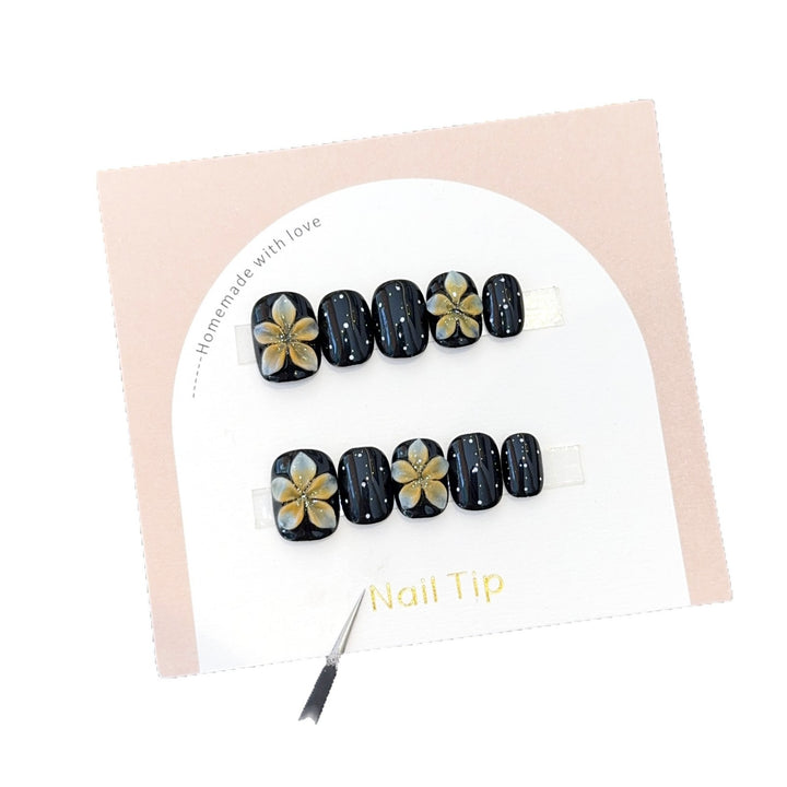 Artificial nails with floral accents and elegant shine Kalsten