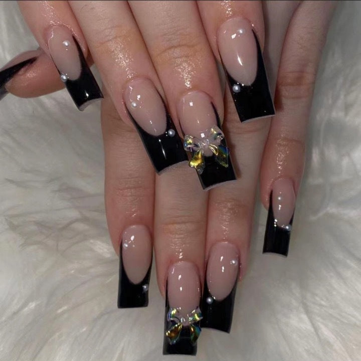 Nail decoration with elegant bows and rhinestones Kalsten