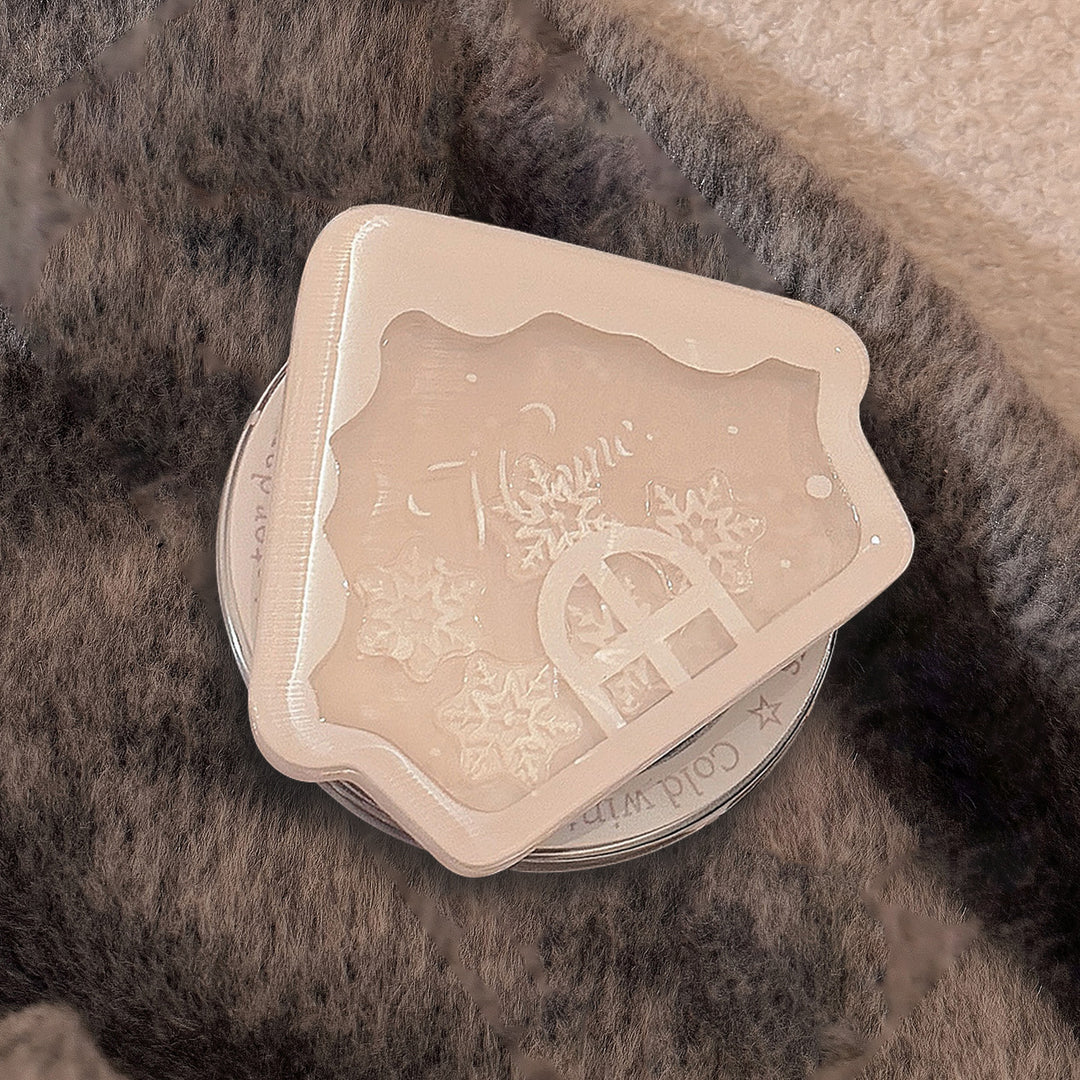 Fragrant candle in Winter House design Kalsten