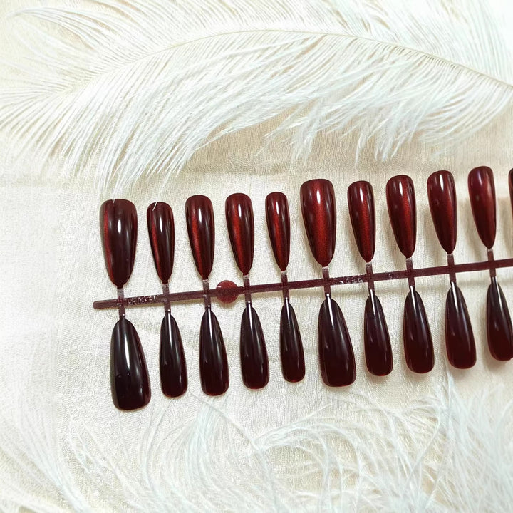 Artificial nails in elegant drop design Kalsten