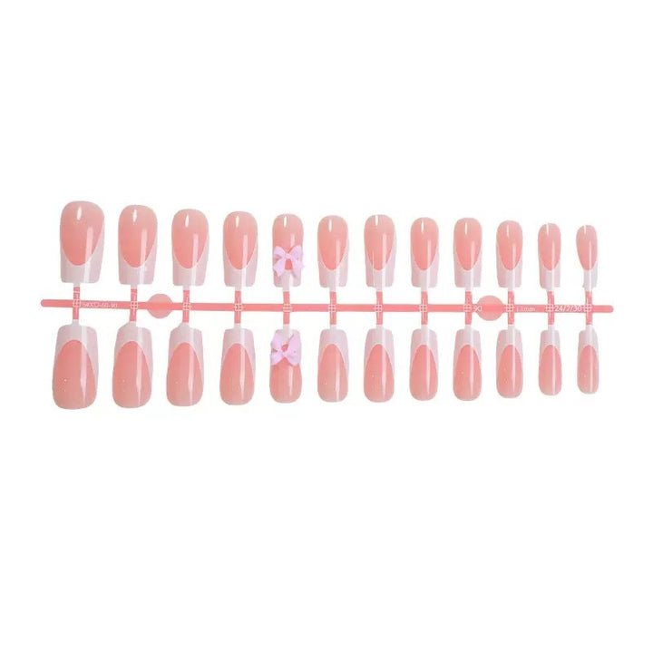 Nail set with playful bow design Kalsten