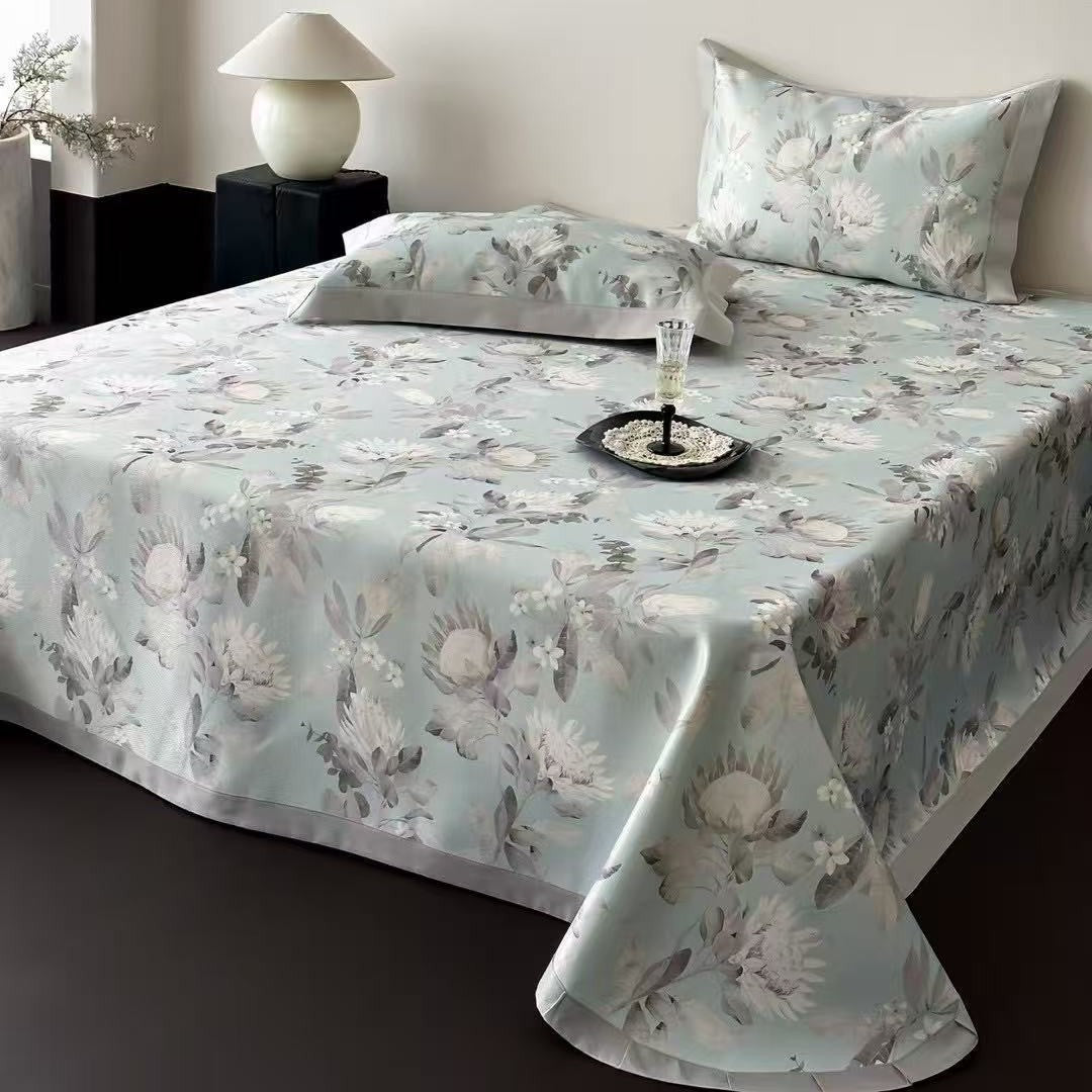 Bedding set made of fine cotton satin with classic Toile-de-Jouy print and satin hem