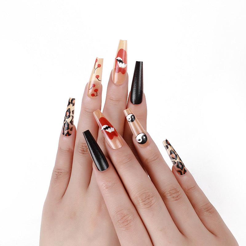 Artificial nails in creative designs with animal and face motifs Kalsten