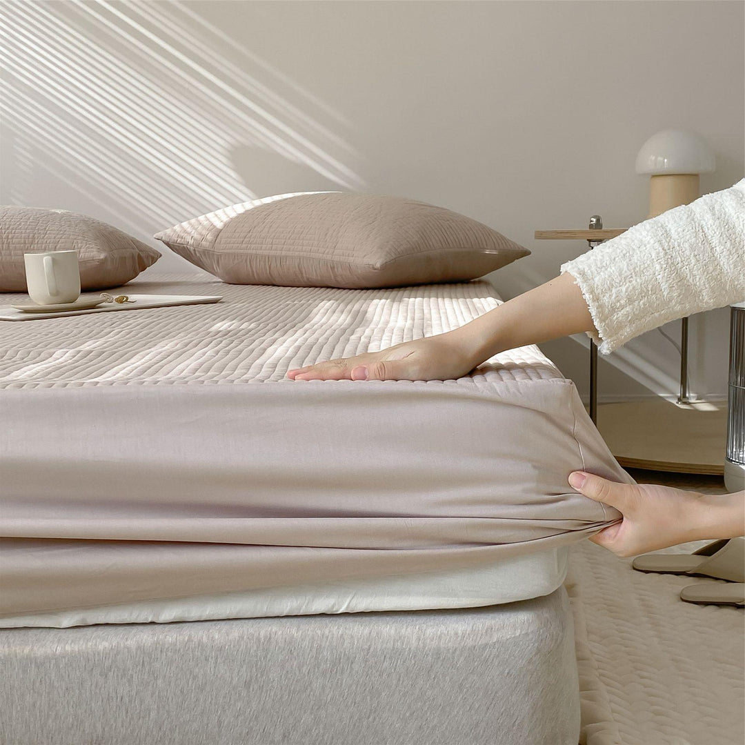Quilted mattress topper fitted sheet with elastic all-around rubber