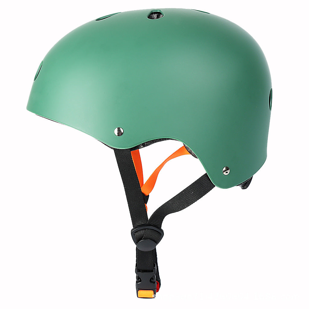 low-profile multi-sport helmet with EPS impact-absorbing liner and adjustable chin strap Kalsten