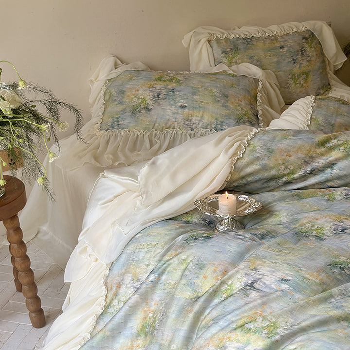 Luxurious quilt set with watercolor floral pattern, ruffled trim and pillowcases