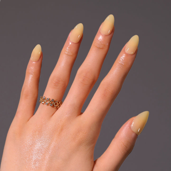Luxurious artificial nails in elegant stiletto design Kalsten