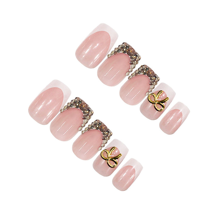 Artificial nail set with elegant gold embellishments Kalsten