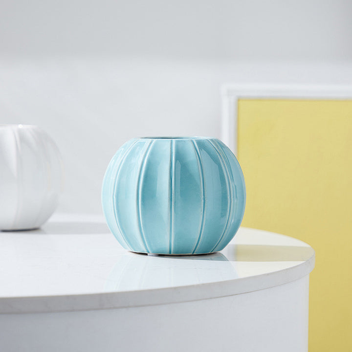 Decorative ceramic vase with modern ribbed design Kalsten