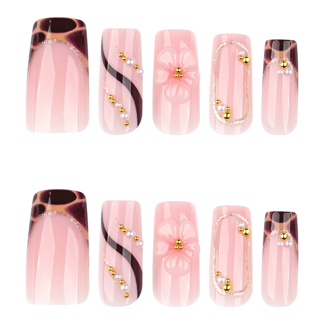 Artificial nail art with flower and glitter effects Kalsten