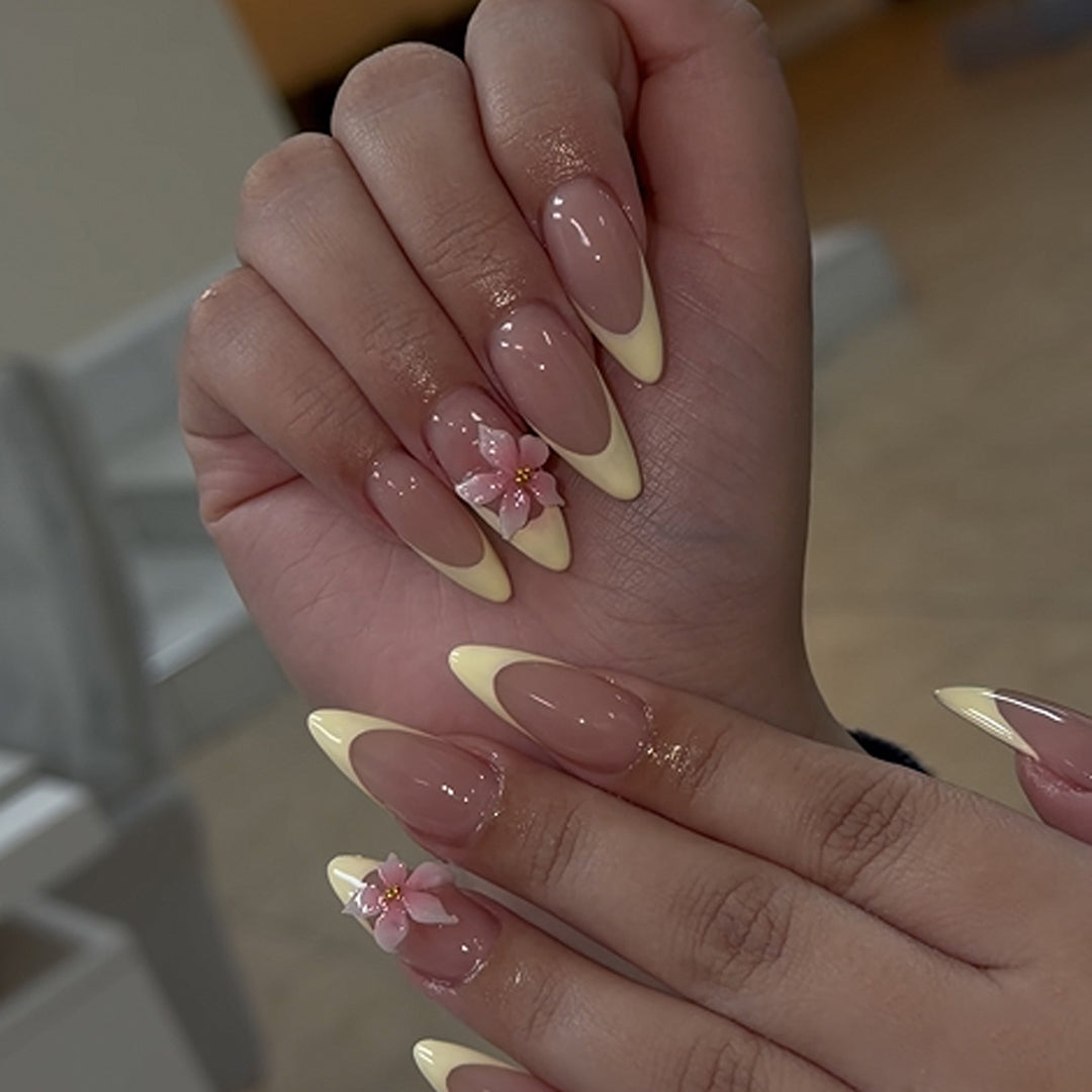 Glamorous stiletto nails with elegant star design Kalsten