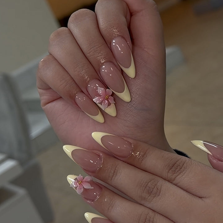 Glamorous stiletto nails with elegant star design Kalsten