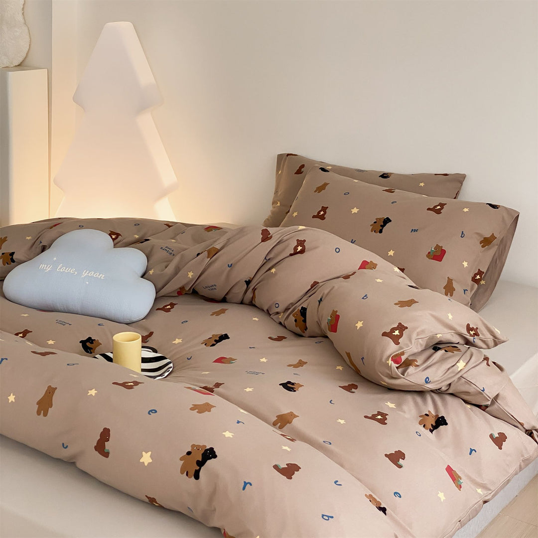 Children's bedding set with playful animal and smile print