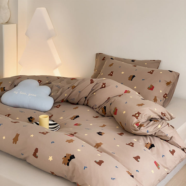 Children's bedding set with playful animal and smile print
