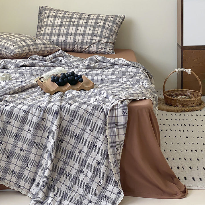 Light cotton gauze bedding set with fine stripe and floral pattern as well as lace edge