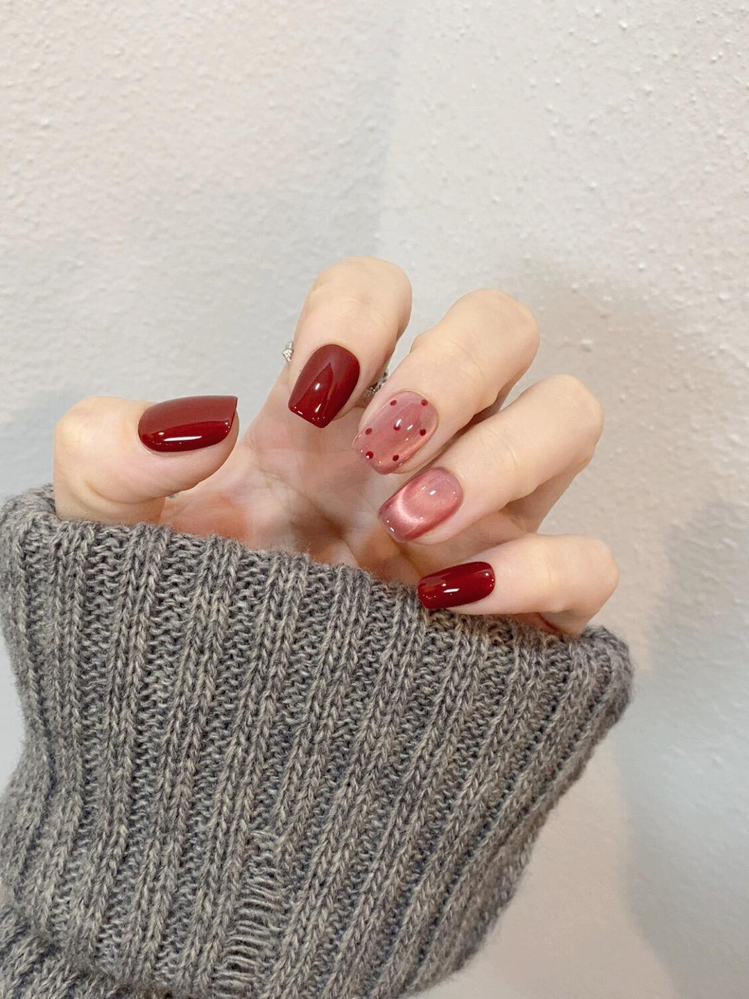 Artificial nail tips with creative dots and high gloss finish Kalsten