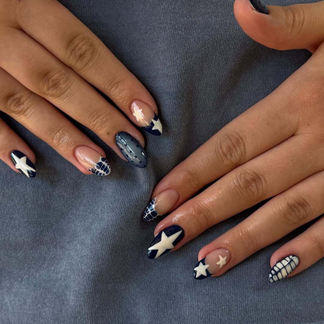Acrylic Nail Set with Fashionable Star Design Kalsten