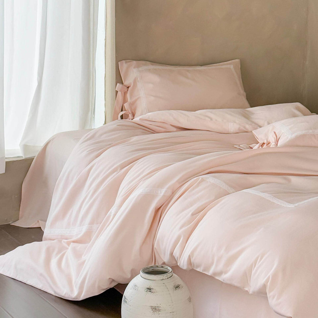 Ruffled bedding set made of cotton jacquard with medallion relief
