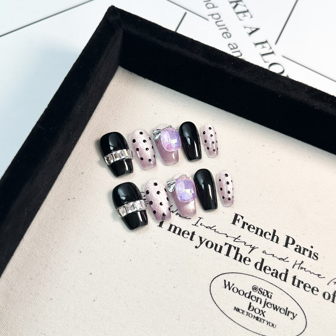 Chic Press-On Nail Design Set