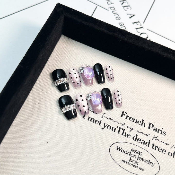 Chic Press-On Nail Design Set
