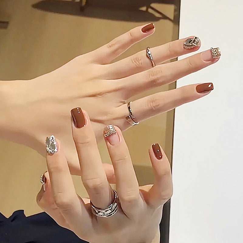 Nail set with Sparkling Crystal and Glitter Accents Kalsten