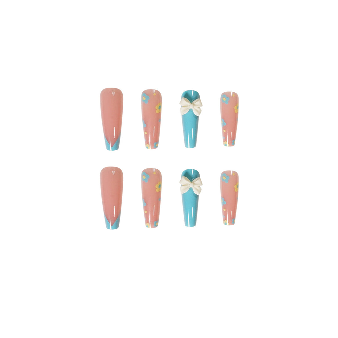 Artistic and playful nail extensions with floral patterns Kalsten
