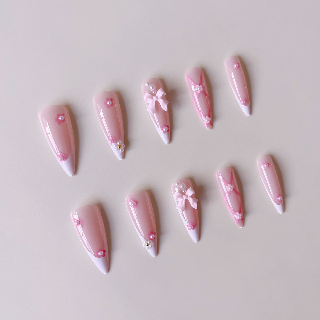 False nail set with playful 3D details and elegant accents Kalsten