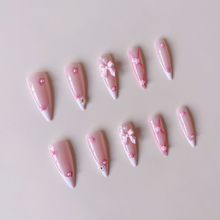 False nail set with playful 3D details and elegant accents Kalsten