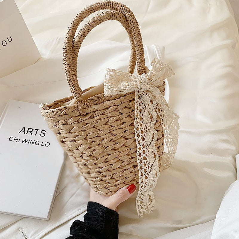 Trendy basket bag with lace application Kalsten