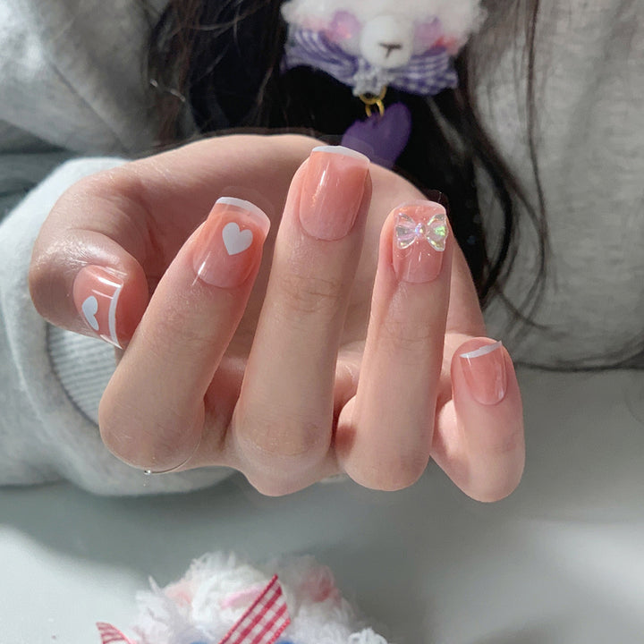 Artful nail extensions with an elegant leaf pattern Kalsten
