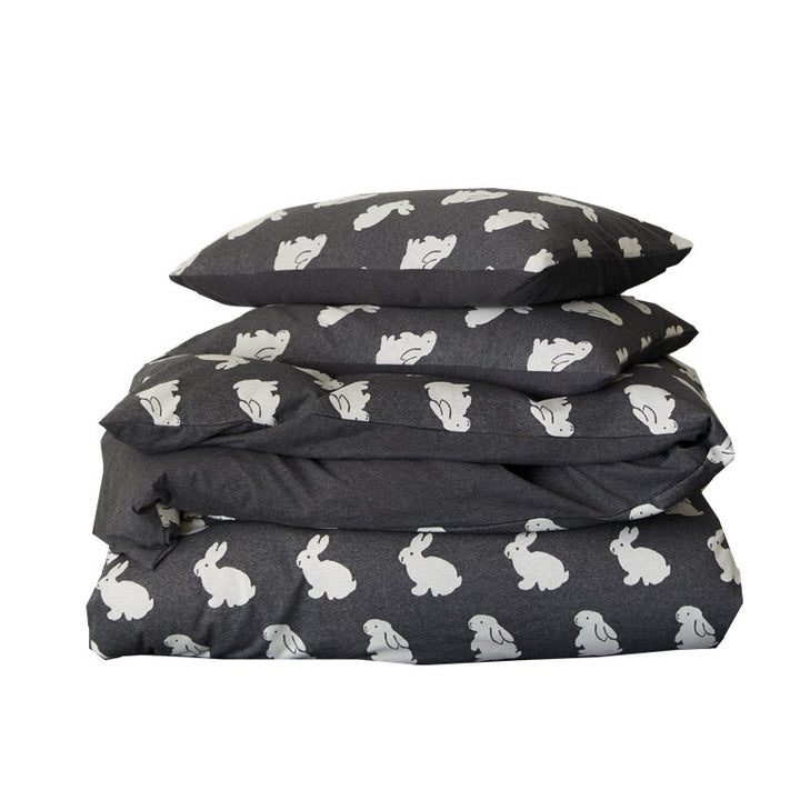 All-season quilt with cotton flannel cover and rabbit design