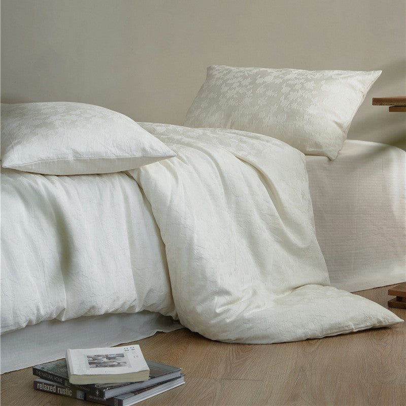 Bedding set made of cotton jacquard with fine quilting and reversible function