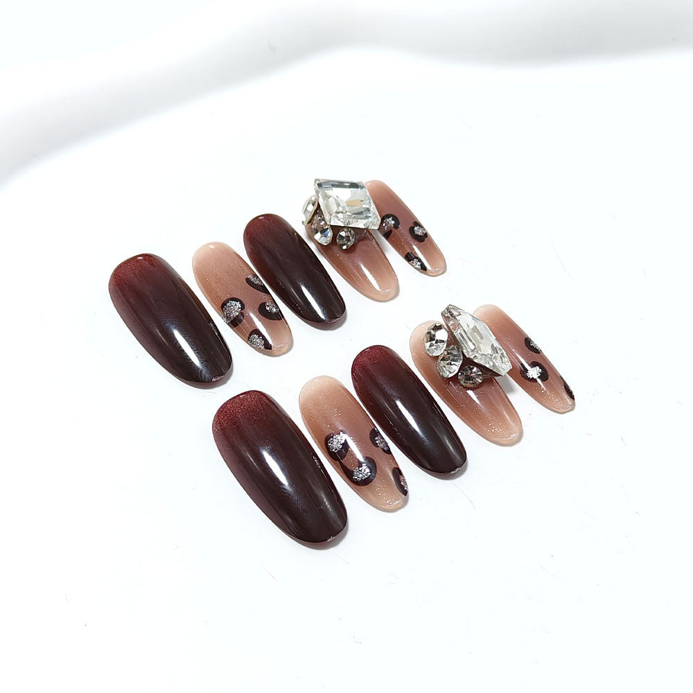 Luxury artificial nails with elegant rhinestone applications Kalsten