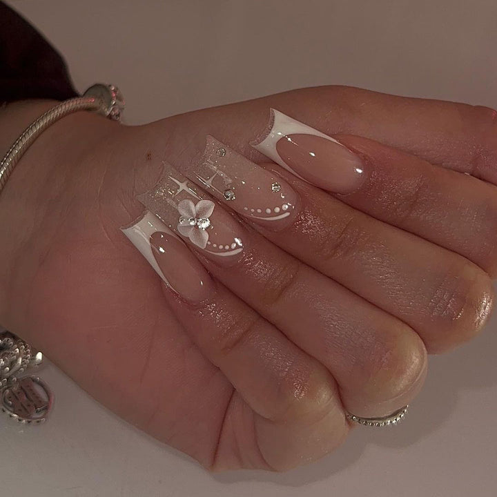 Elegant artificial nails with floral designs and glitter accents Kalsten