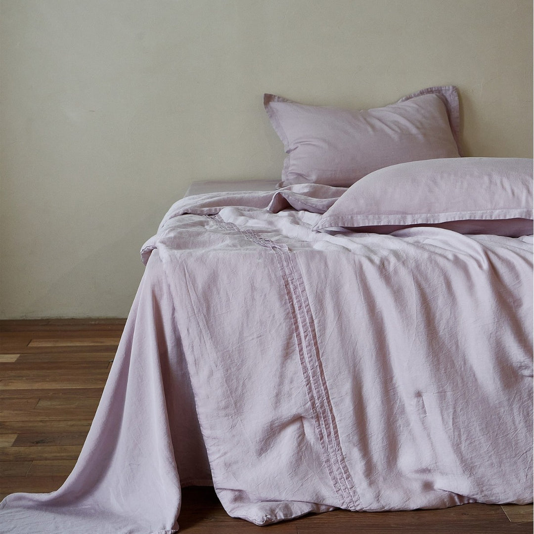 Linen bedding set with fine tucks and washed linen look