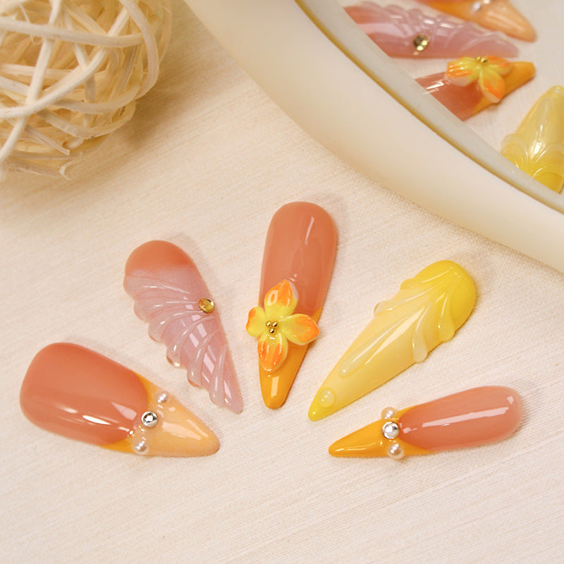Nail art set with decorative flowers and fine accents Kalsten