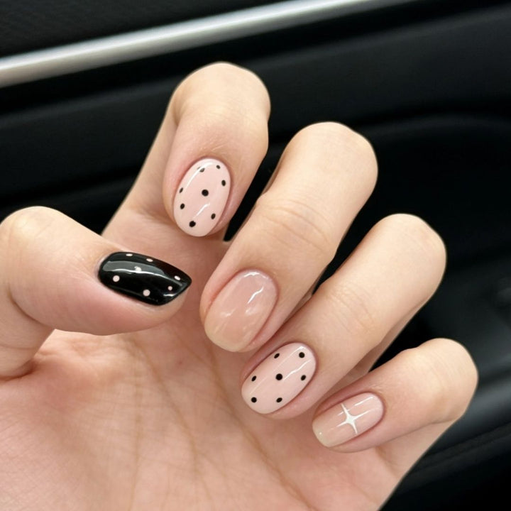 Artistic Cat-Themed Press-On Nail Art Set Kalsten