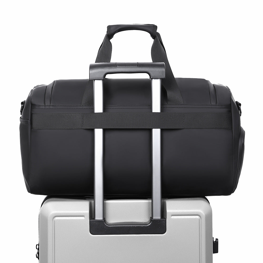 Sporty travel bag with extendable main compartment and multiple organizing pockets Kalsten