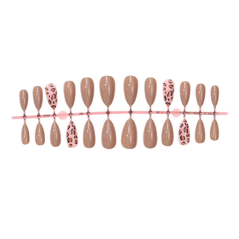 Nail set with modern leopard design Kalsten